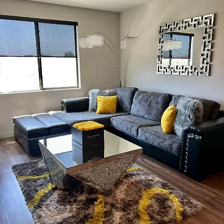 The Luxurious Doses Of Roses 2 Bedroom Suite Next To Angels Stadium 6 Mins From Disney